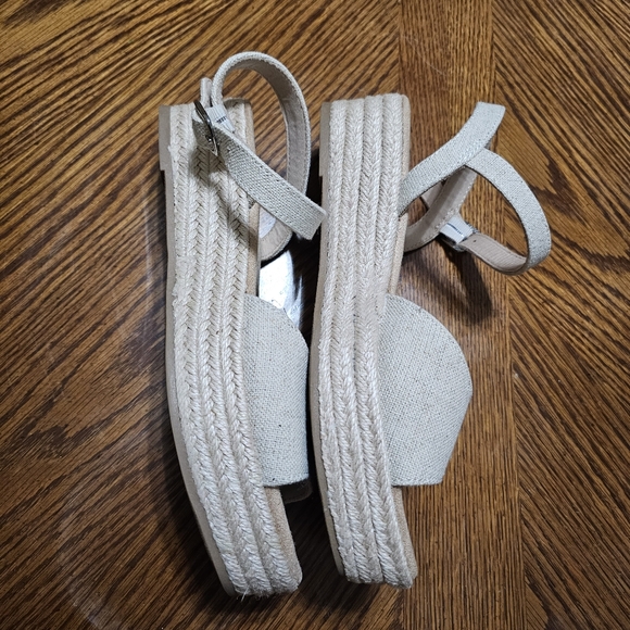 Old Navy Neutral Rope Sandals size 8 - Picture 3 of 3